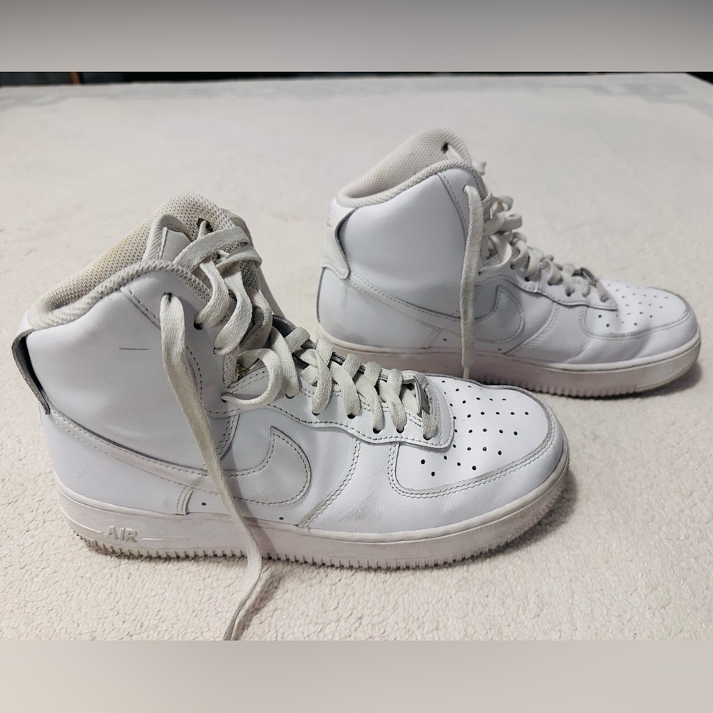 Nike Air Force 1 High’07 size 9